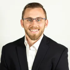 Benjamin_Roach_Questrom-Headshot-Template